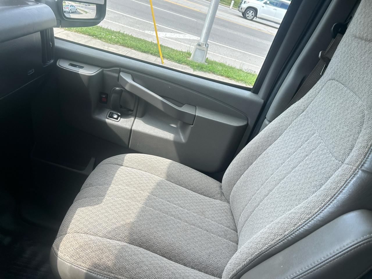 Chevrolet Express Cargo Van RWD 2500 135" 2017