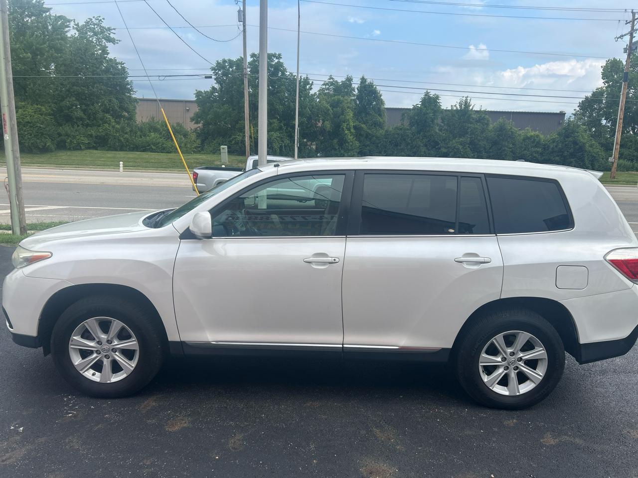 Toyota Highlander 4WD 4dr V6 (Natl) 2012