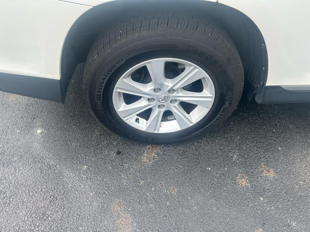 Toyota Highlander 4WD 4dr V6 (Natl) 2012
