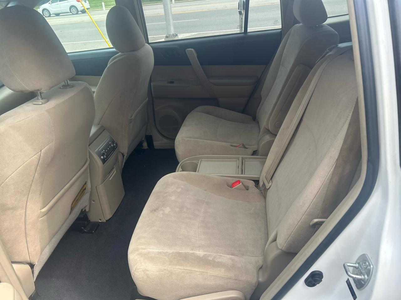 Toyota Highlander 4WD 4dr V6 (Natl) 2012