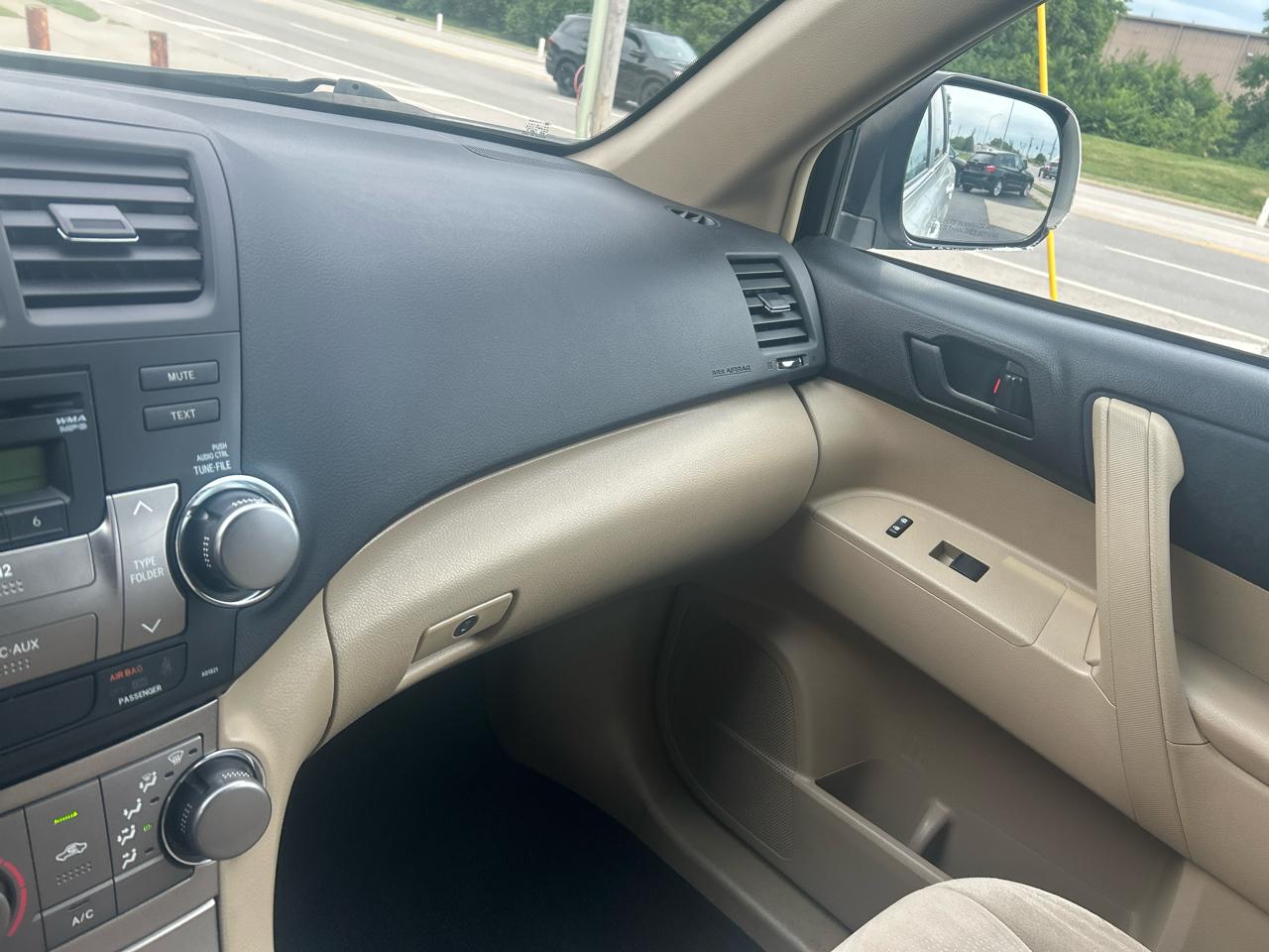Toyota Highlander 4WD 4dr V6 (Natl) 2012