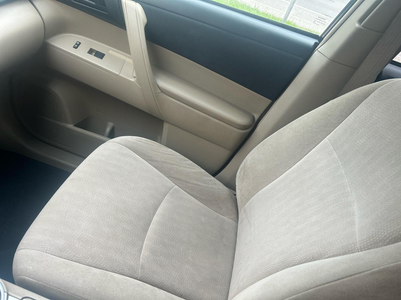 Toyota Highlander 4WD 4dr V6 (Natl) 2012