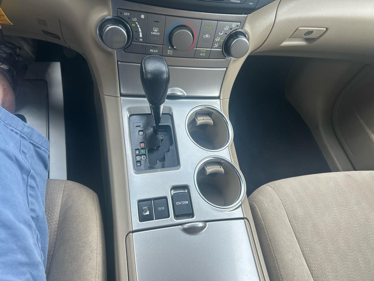 Toyota Highlander 4WD 4dr V6 (Natl) 2012
