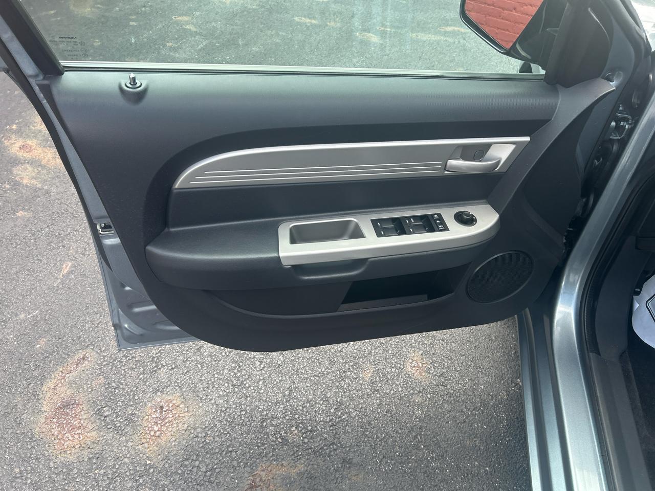 Chrysler Sebring 4dr Sdn Touring 2010