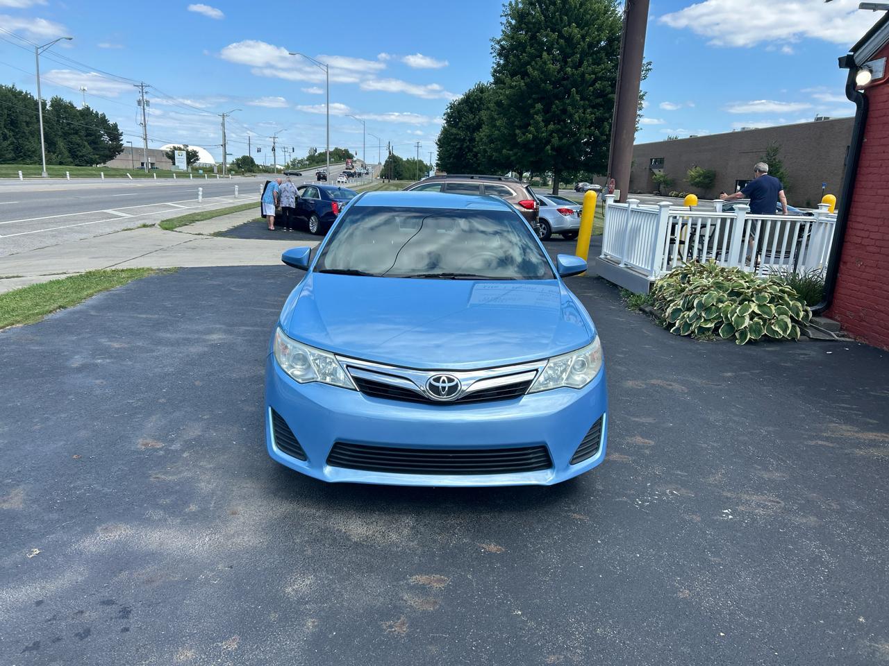 Toyota Camry 4dr Sdn I4 Auto XLE (Natl) 2013