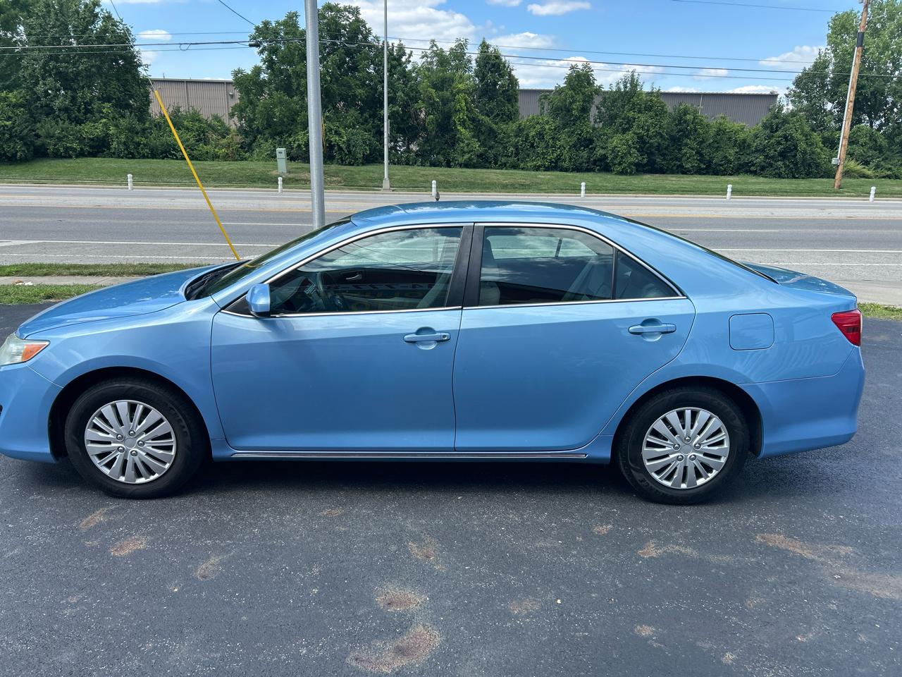 Toyota Camry 4dr Sdn I4 Auto XLE (Natl) 2013