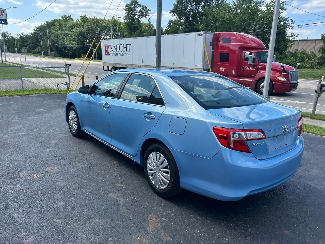Toyota Camry 4dr Sdn I4 Auto XLE (Natl) 2013