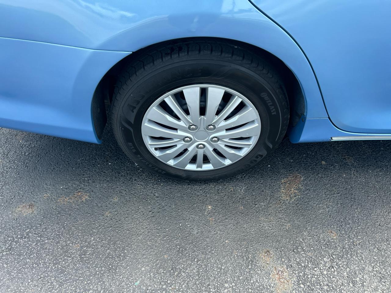 Toyota Camry 4dr Sdn I4 Auto XLE (Natl) 2013