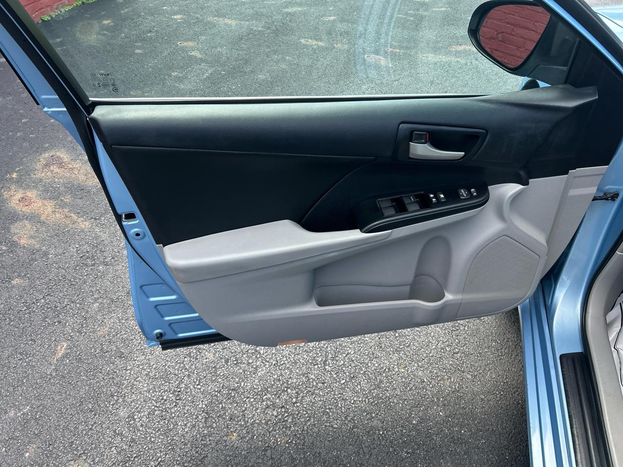 Toyota Camry 4dr Sdn I4 Auto XLE (Natl) 2013