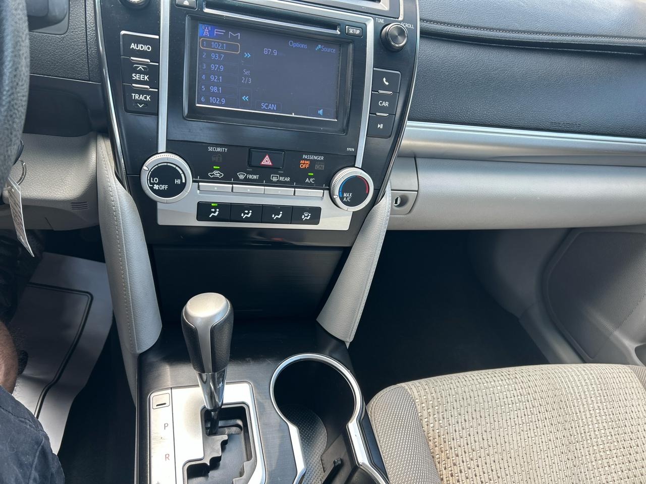 Toyota Camry 4dr Sdn I4 Auto XLE (Natl) 2013