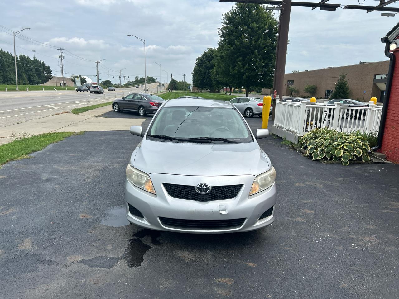 Toyota Corolla 4dr Sdn Man (Natl) 2010