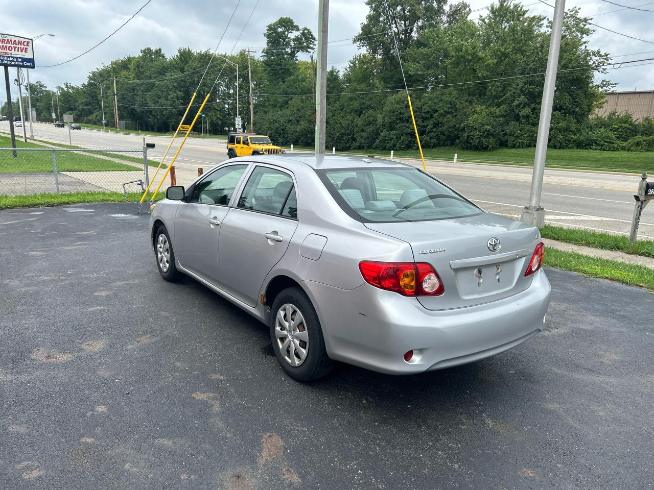 Toyota Corolla 4dr Sdn Man (Natl) 2010
