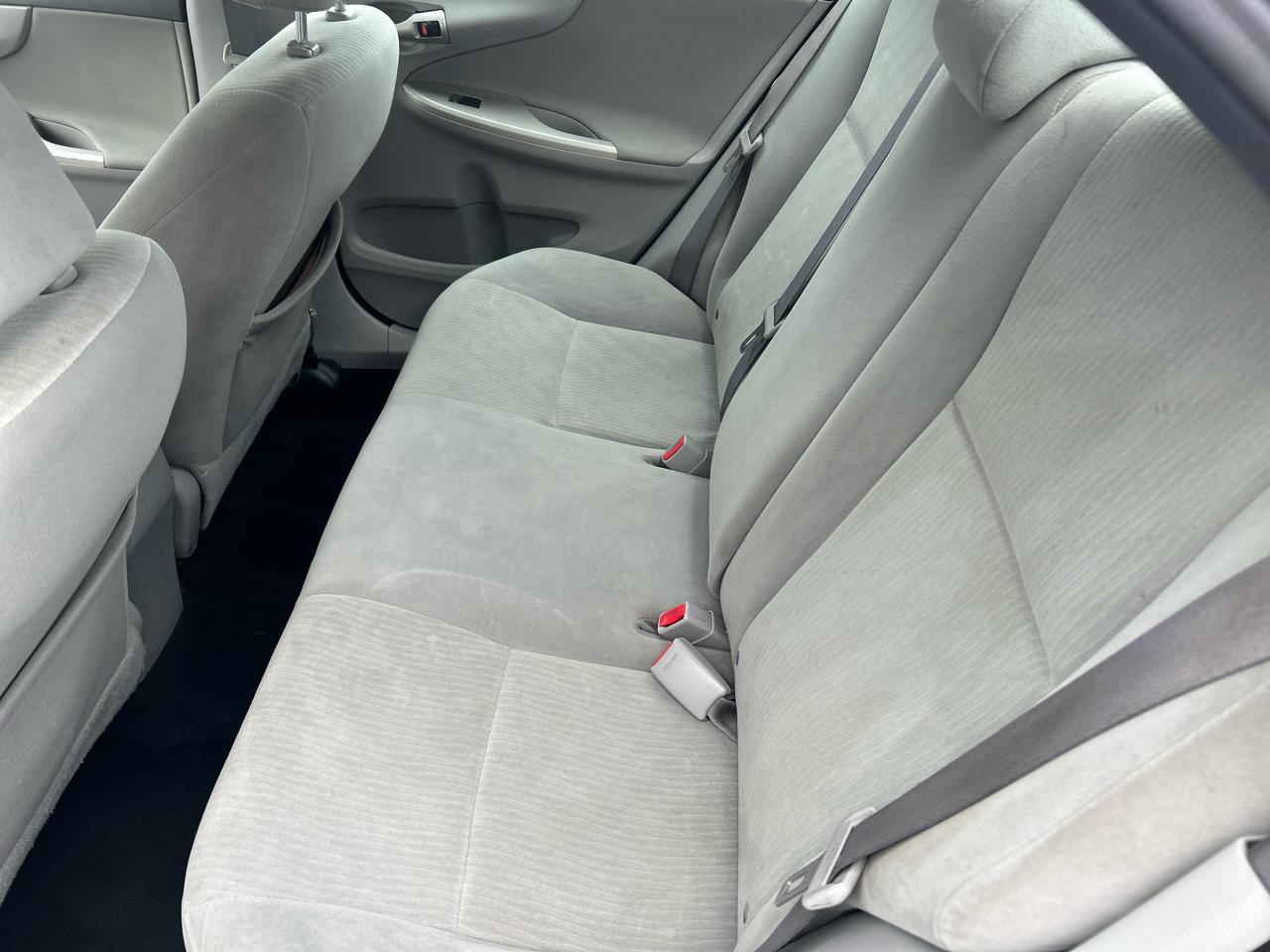 Toyota Corolla 4dr Sdn Man (Natl) 2010
