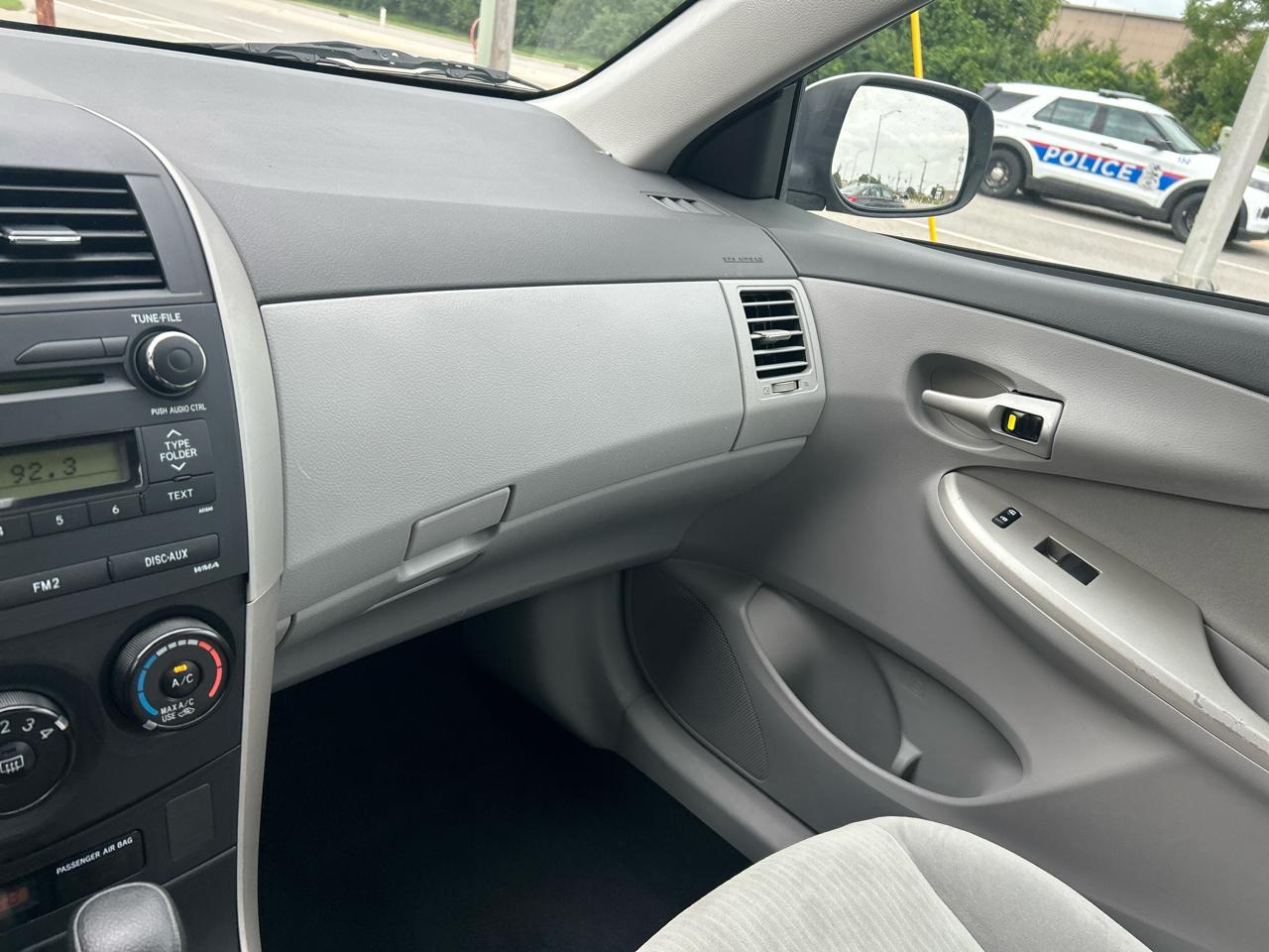 Toyota Corolla 4dr Sdn Man (Natl) 2010