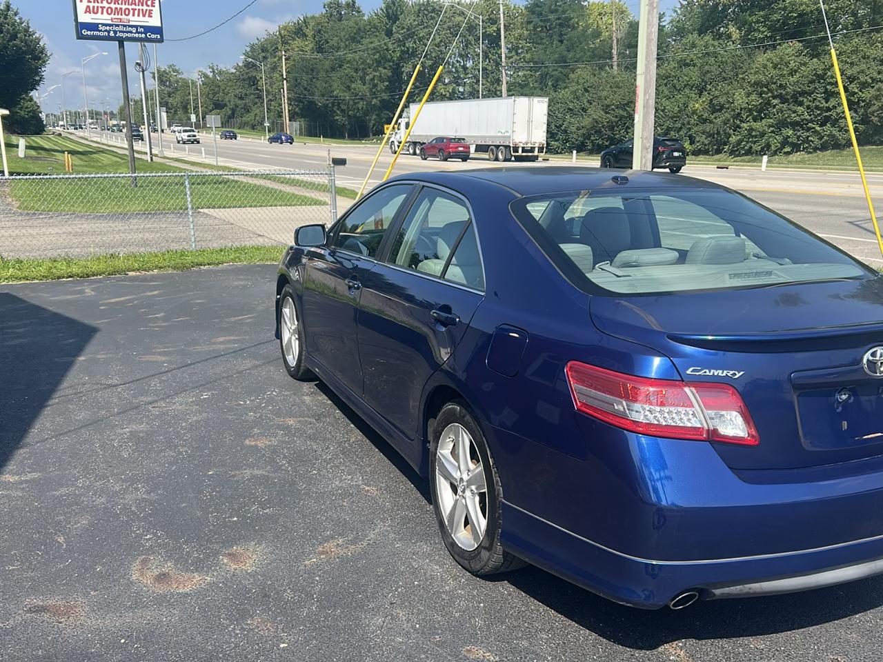 Toyota Camry 4dr Sdn V6 Auto XLE (Natl) 2011