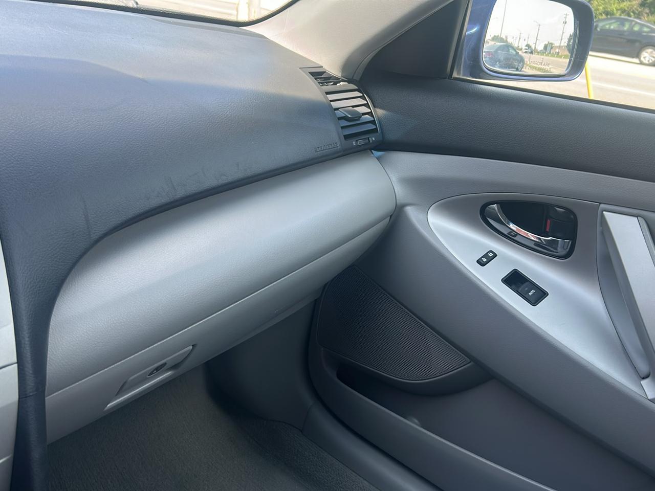 Toyota Camry 4dr Sdn V6 Auto XLE (Natl) 2011