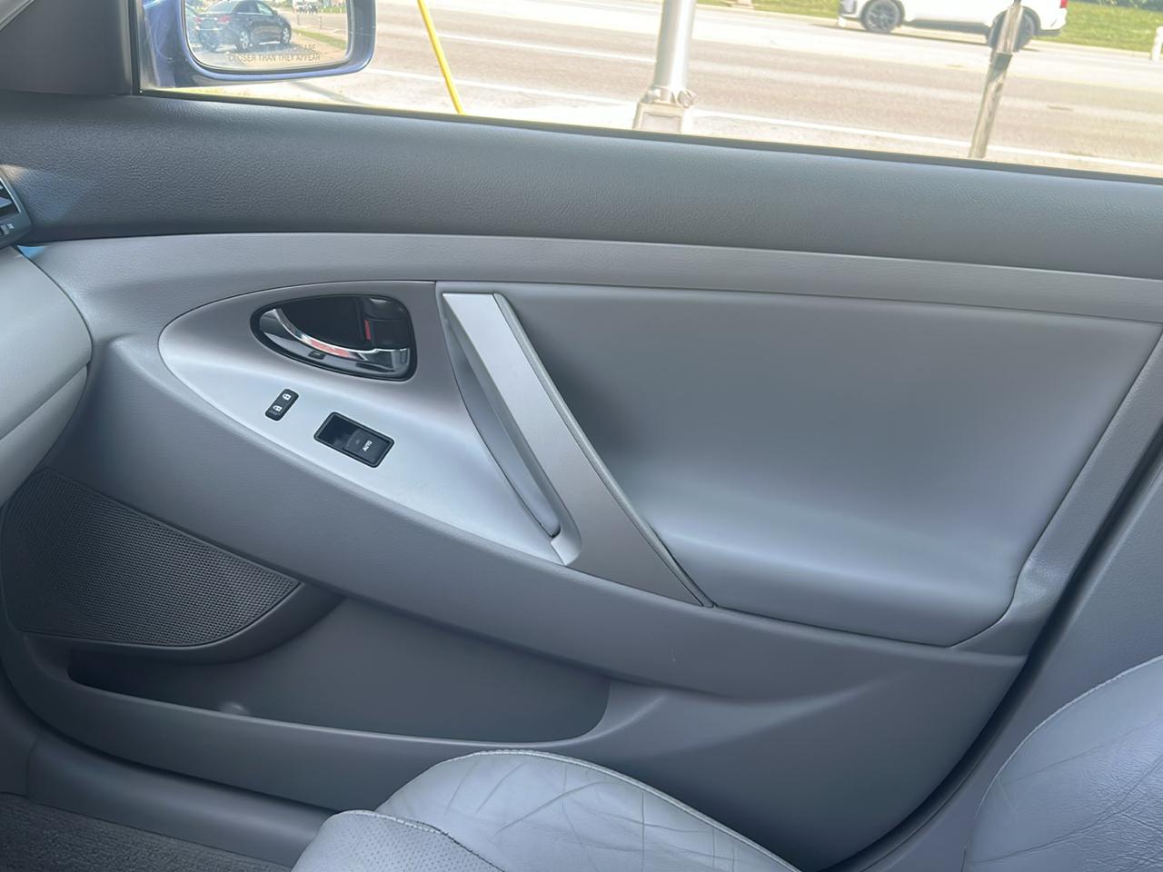 Toyota Camry 4dr Sdn V6 Auto XLE (Natl) 2011