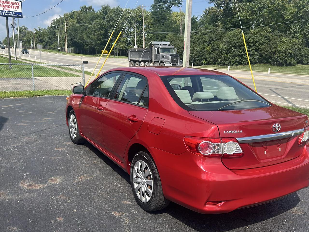 Toyota Corolla 4dr Sdn Auto LE (Natl) 2012