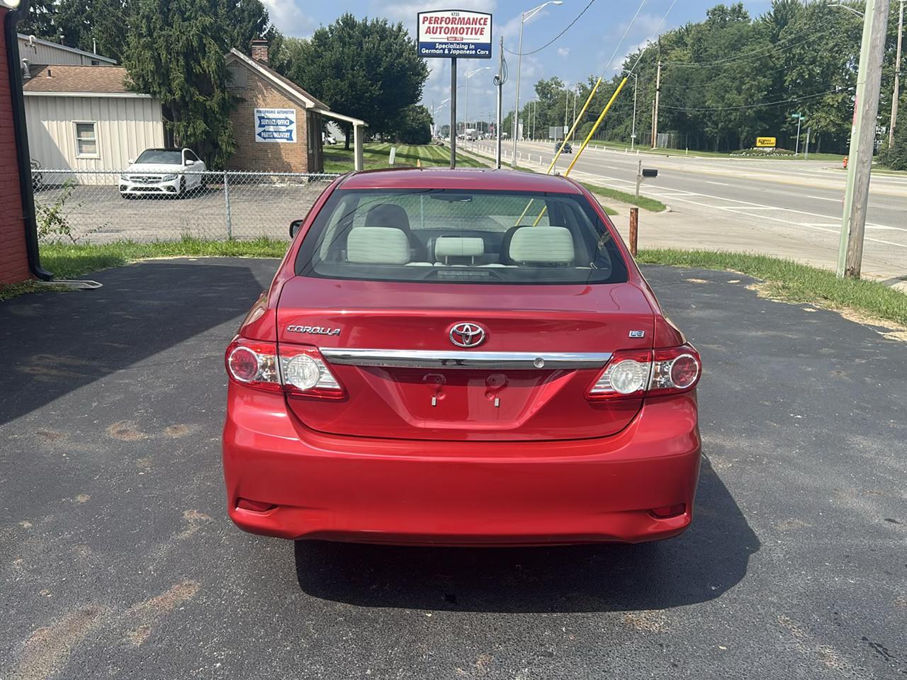Toyota Corolla 4dr Sdn Auto LE (Natl) 2012