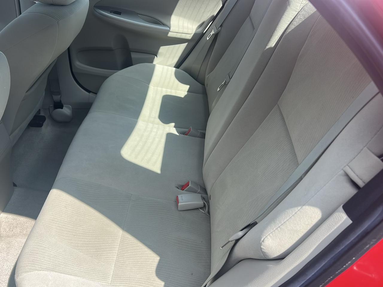 Toyota Corolla 4dr Sdn Auto LE (Natl) 2012