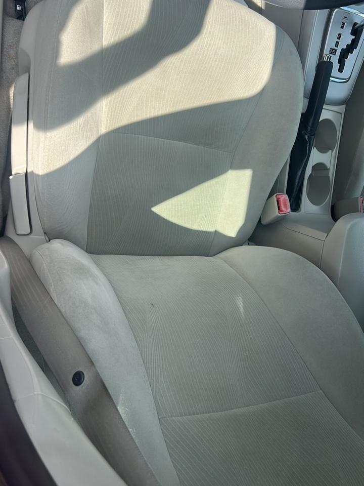 Toyota Corolla 4dr Sdn Auto LE (Natl) 2012