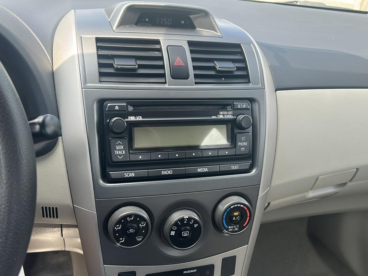 Toyota Corolla 4dr Sdn Auto LE (Natl) 2012
