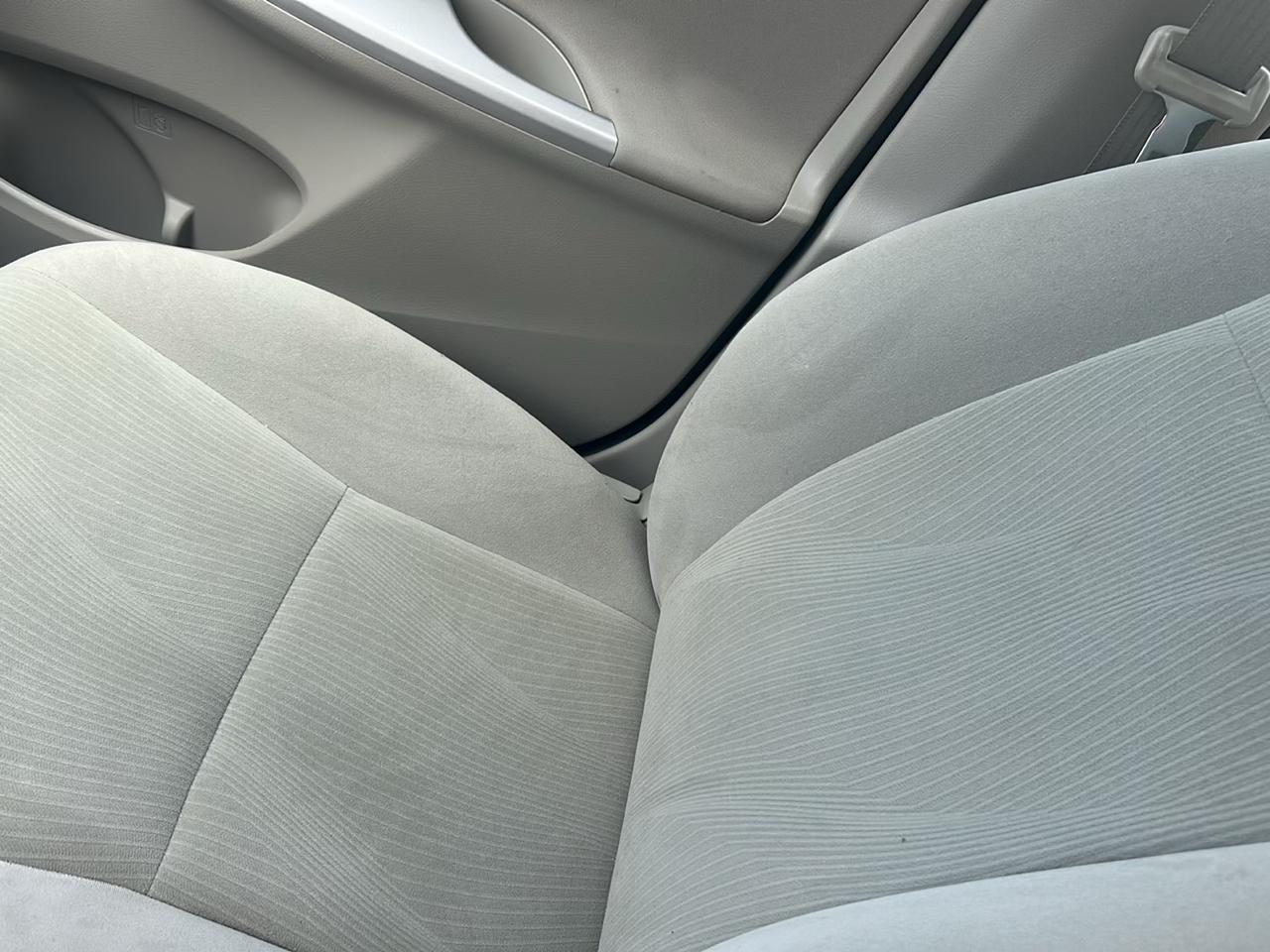 Toyota Corolla 4dr Sdn Auto LE (Natl) 2012