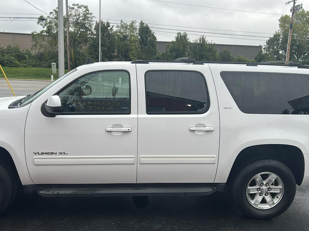 GMC Yukon XL 4WD 4dr 1500 SLT 2013
