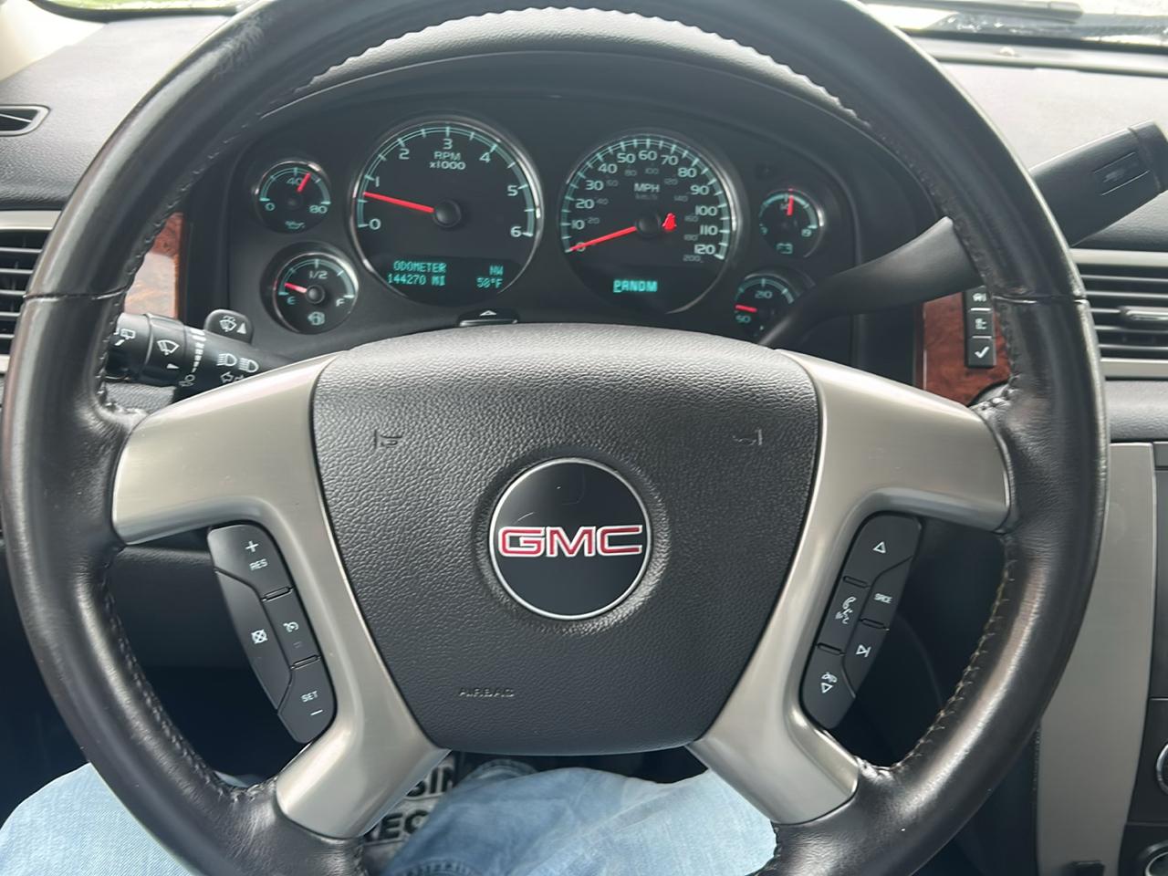 GMC Yukon XL 4WD 4dr 1500 SLT 2013