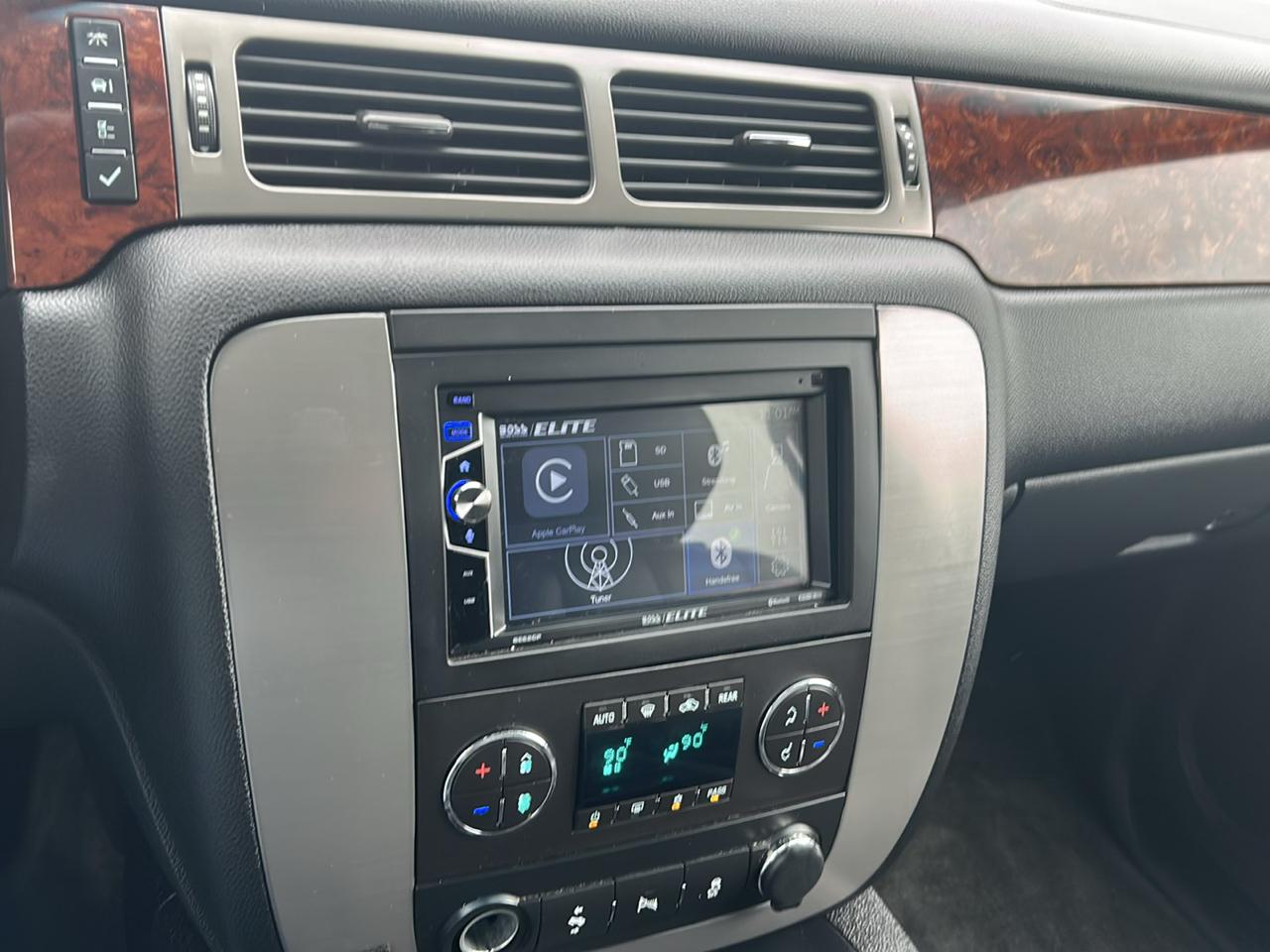 GMC Yukon XL 4WD 4dr 1500 SLT 2013