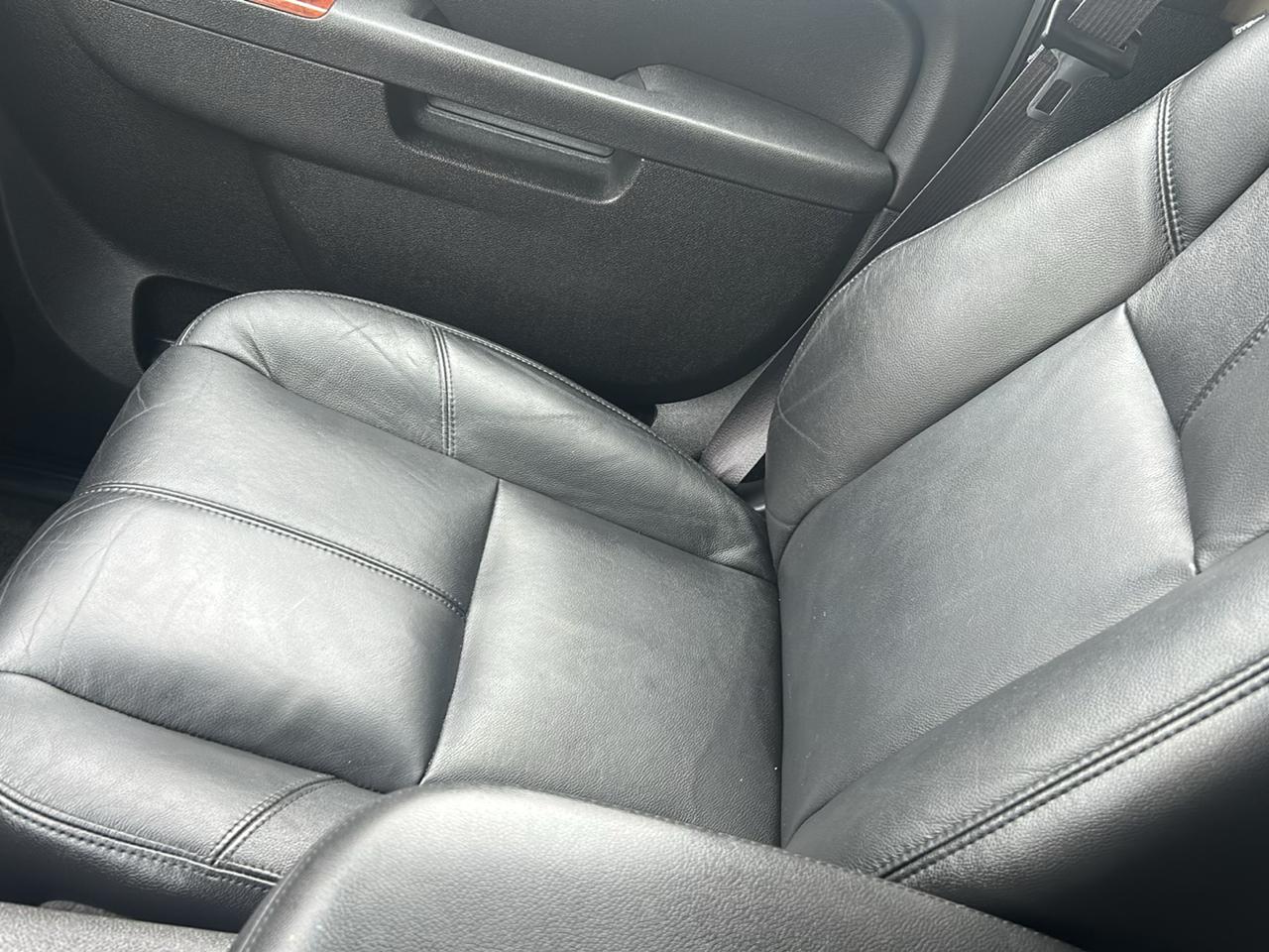 GMC Yukon XL 4WD 4dr 1500 SLT 2013
