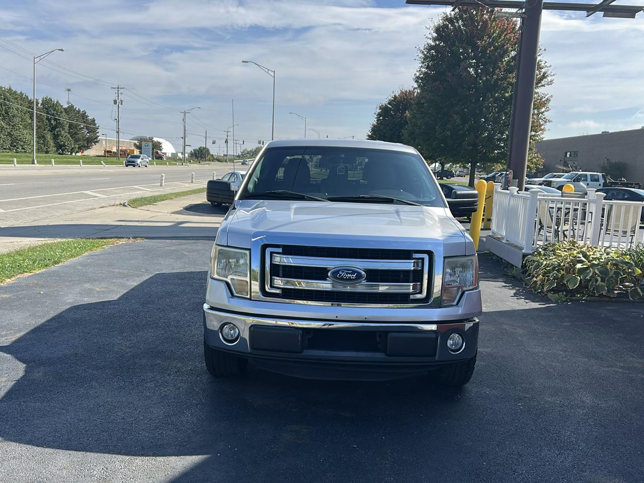 Ford F-150 photo 2