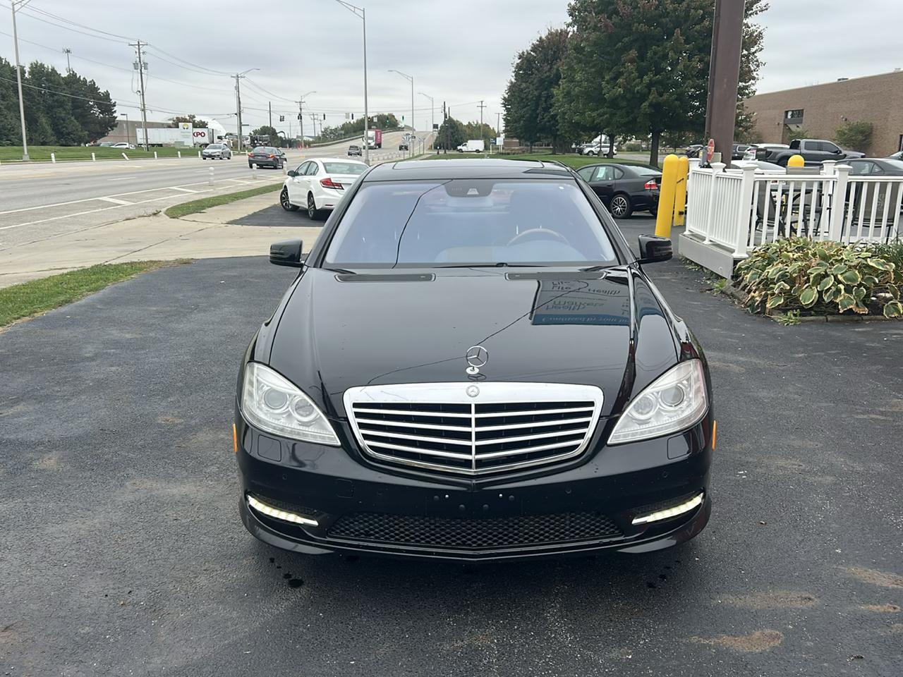 Mercedes-Benz S-Class 4dr Sdn S 550 4MATIC 2011