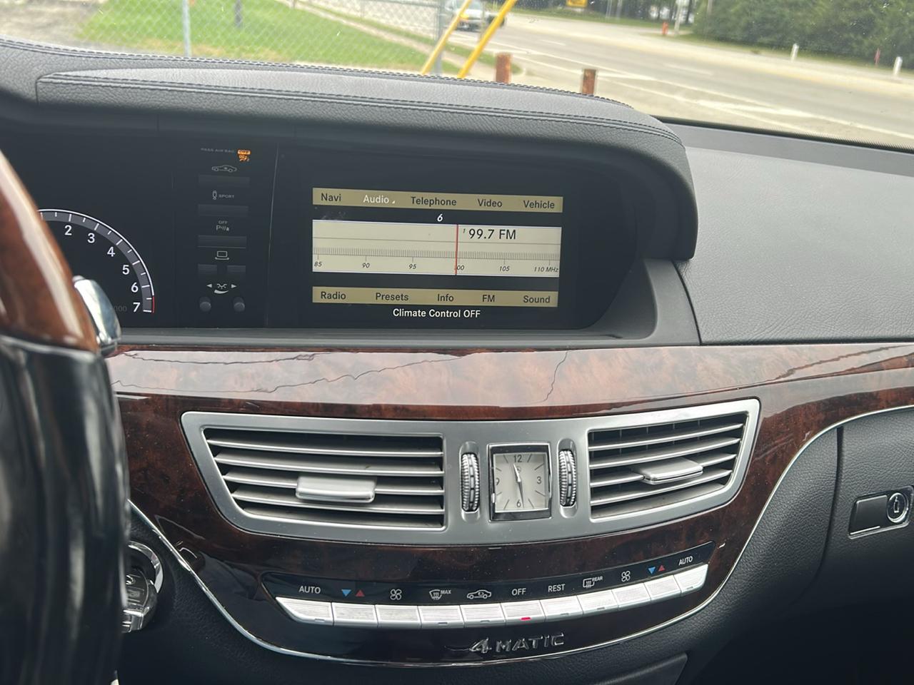 Mercedes-Benz S-Class 4dr Sdn S 550 4MATIC 2011
