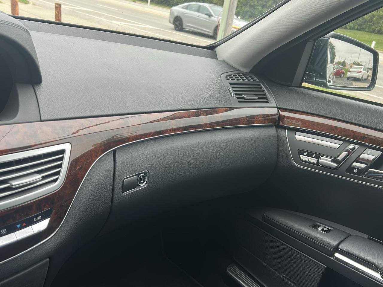 Mercedes-Benz S-Class 4dr Sdn S 550 4MATIC 2011