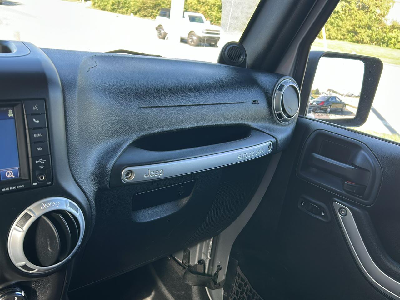 Jeep Wrangler Unlimited 4WD 4dr Sahara 2013