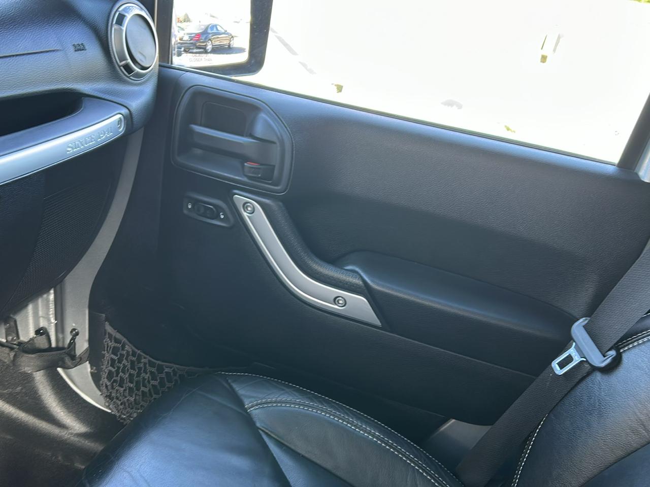 Jeep Wrangler Unlimited 4WD 4dr Sahara 2013