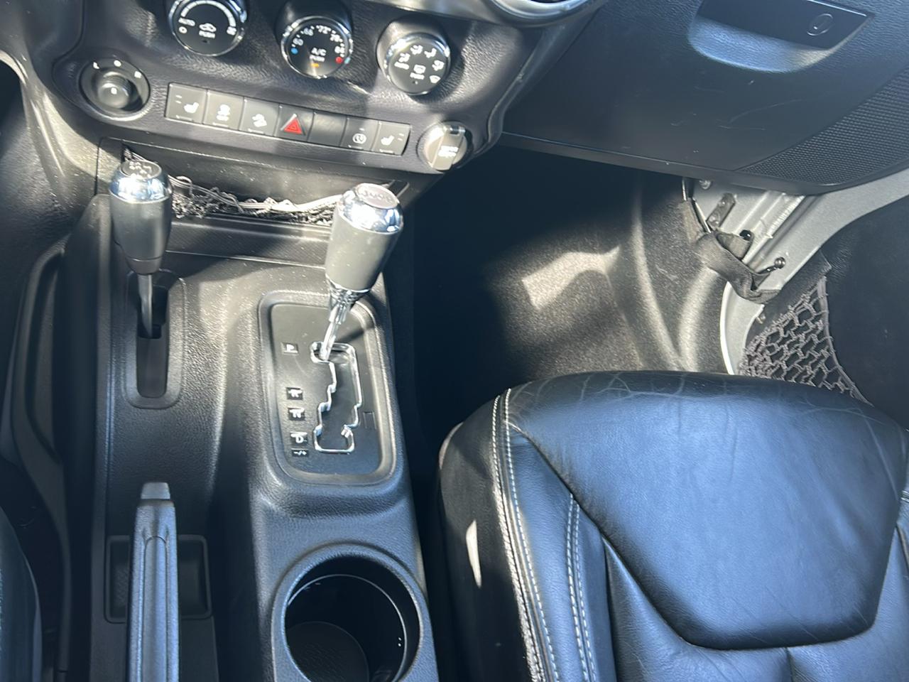 Jeep Wrangler Unlimited 4WD 4dr Sahara 2013