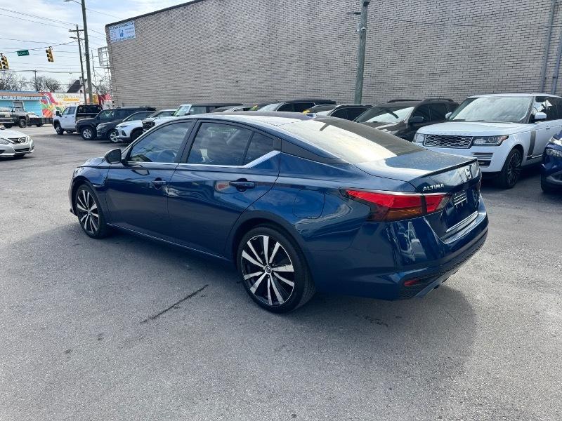 Nissan Altima  2022