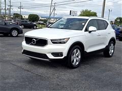 2021 Volvo XC40  2021 Volvo XC40