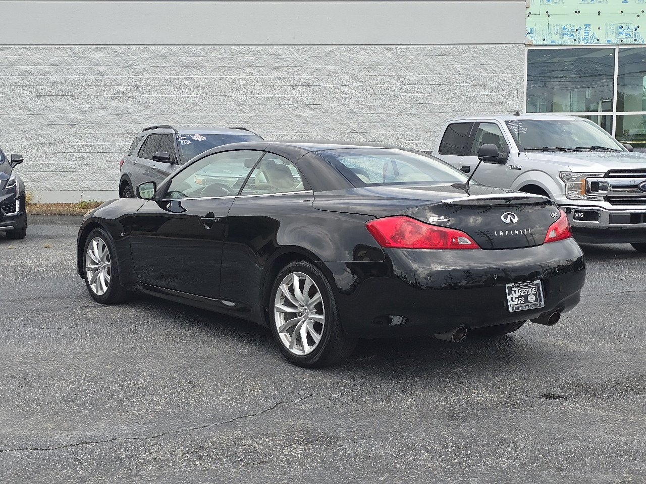 2015 Infiniti Q60 photo 3