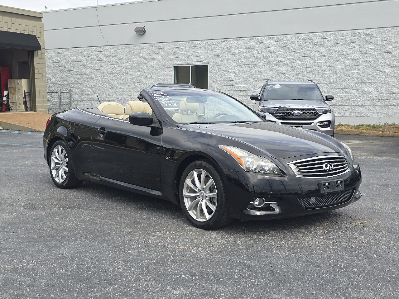 2015 Infiniti Q60 photo 5