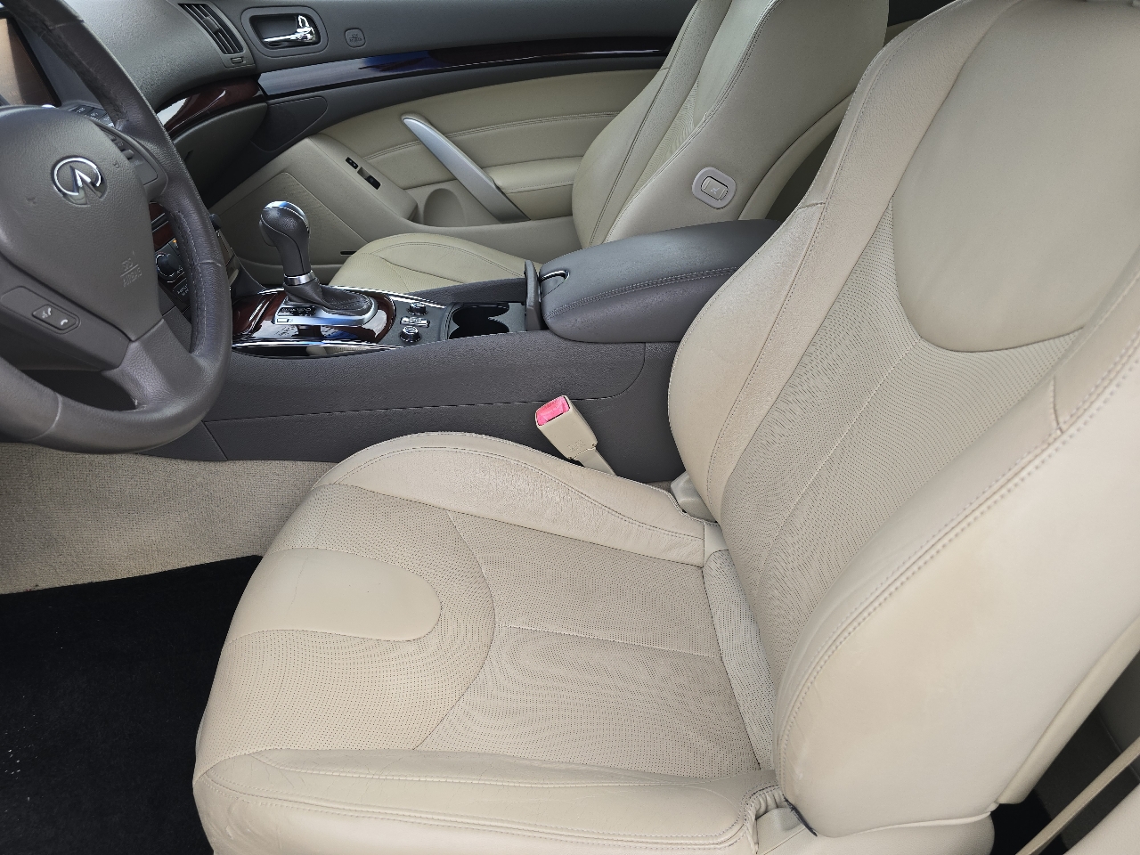 2015 Infiniti Q60 photo 9