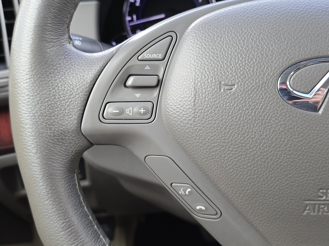 2015 Infiniti Q60 photo 14