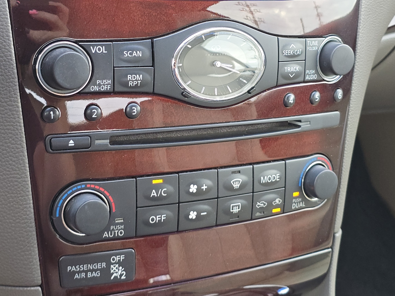 2015 Infiniti Q60 photo 22