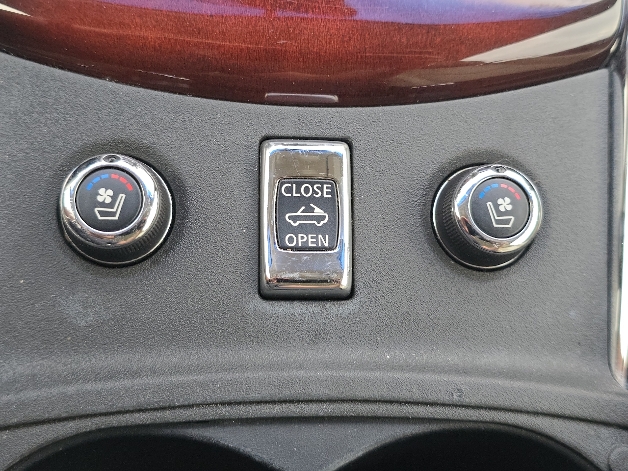 2015 Infiniti Q60 photo 24