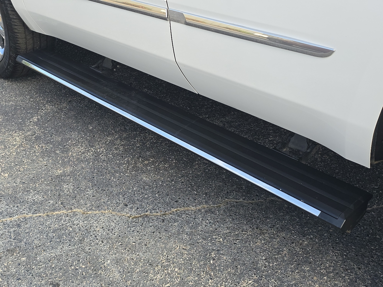 2016 Cadillac Escalade Premium photo 3