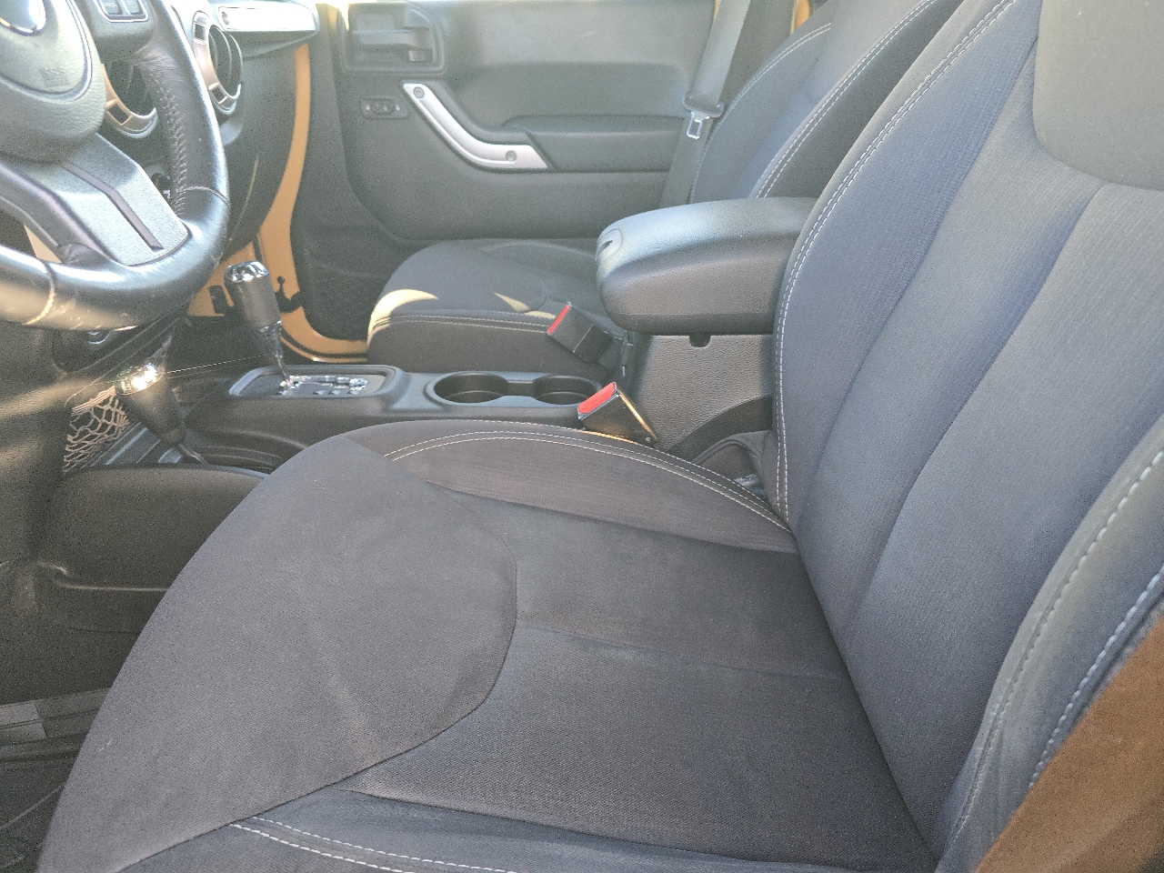 Jeep Wrangler Unlimited 4WD 4dr Sahara 2013