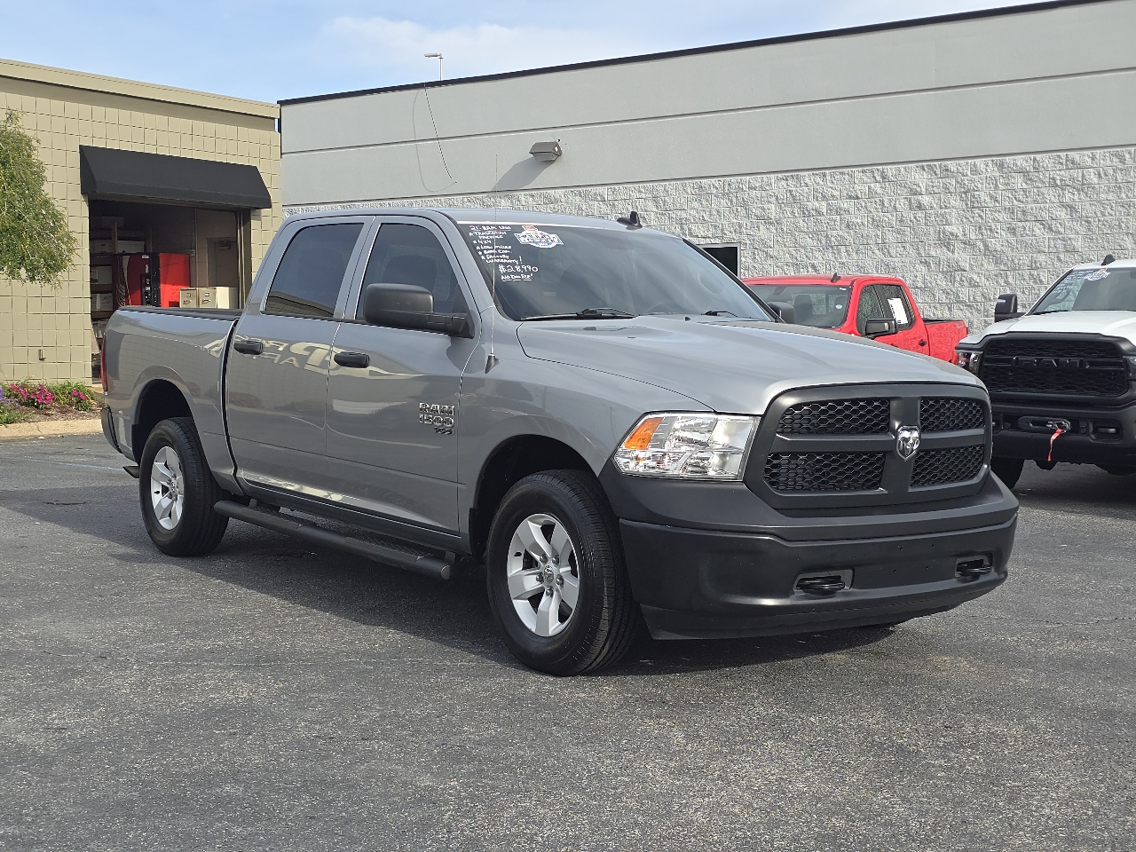 RAM 1500 Classic Tradesman 4x4 Crew Cab 5'7" Box 2021