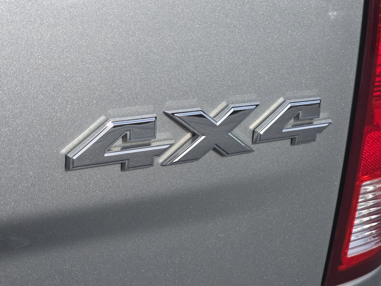 RAM 1500 Classic Tradesman 4x4 Crew Cab 5'7" Box 2021